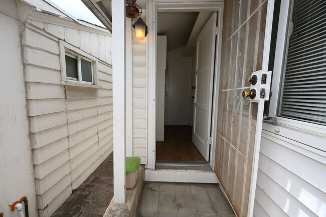 Building Photo - 1609diam