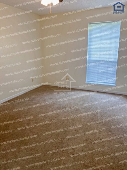 Building Photo - 445 Oriole Dr