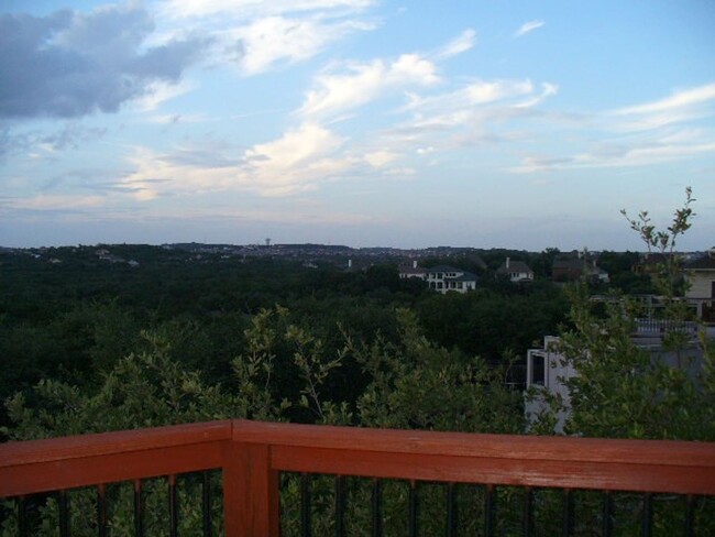 Building Photo - Spectacular Views in Gated Community