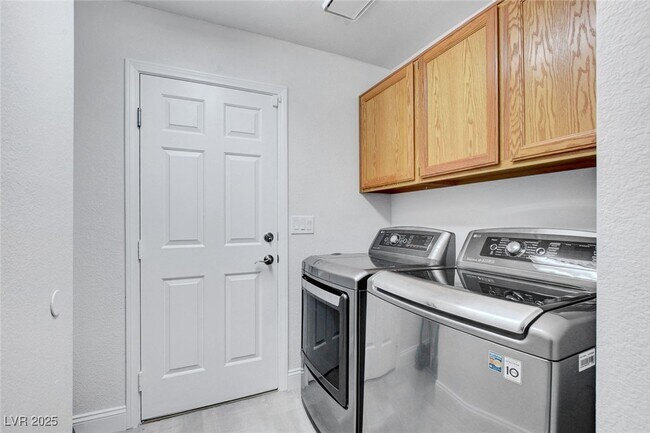 Building Photo - 5100 Linkside Dr