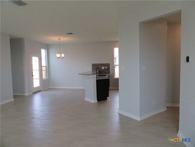 Building Photo - 352 Blacktail Dr