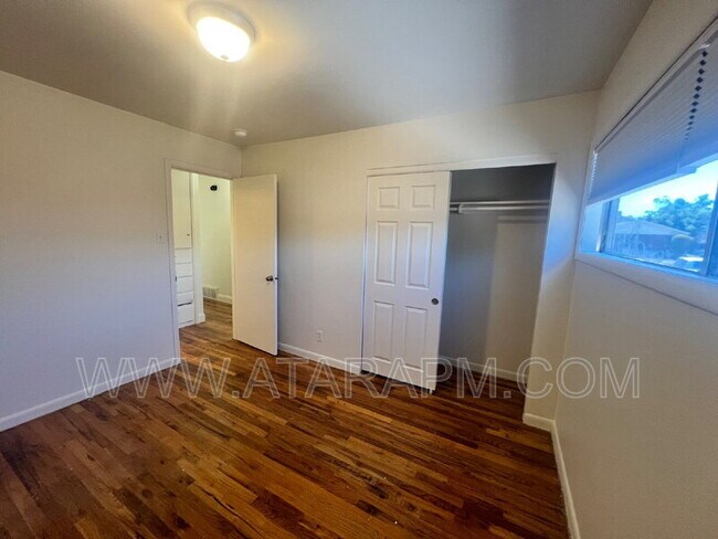 Building Photo - 1001 E Sego Lily Dr