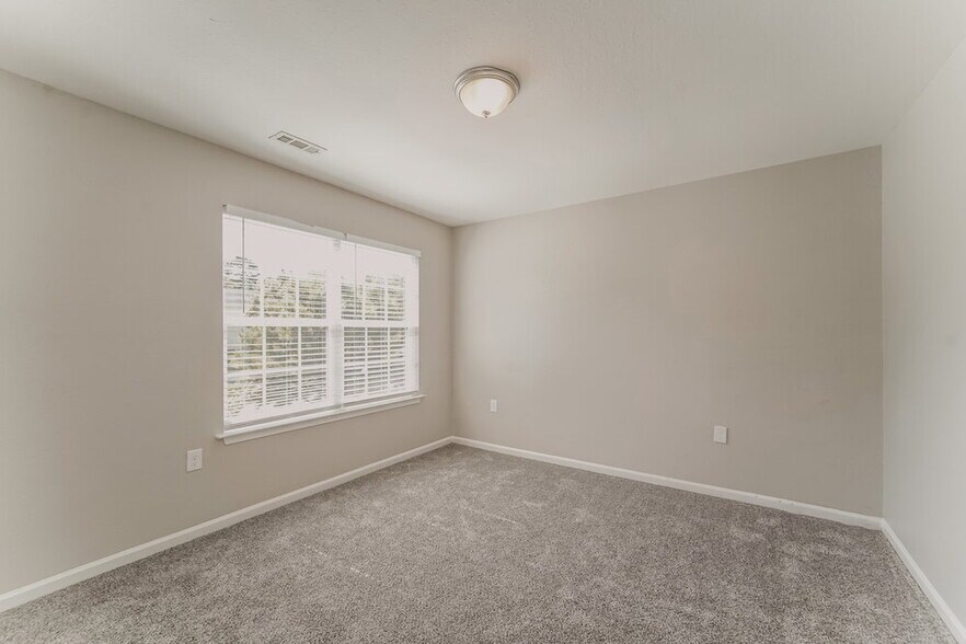 Building Photo - 6221 Summerour Place