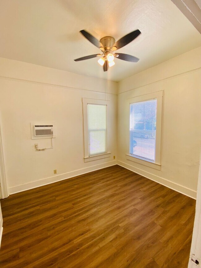 Building Photo - Reserve Now for June 2026! Updated House i...