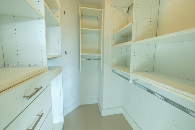 Building Photo - 7900 Harbor Island Dr