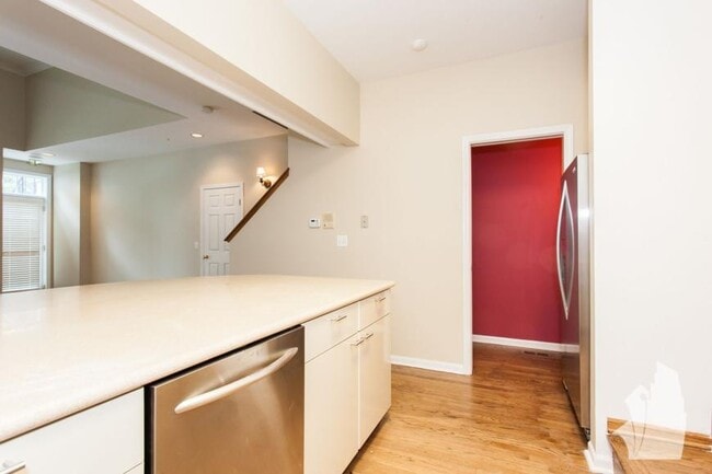 Building Photo - 2 bedroom in Chicago IL 60614
