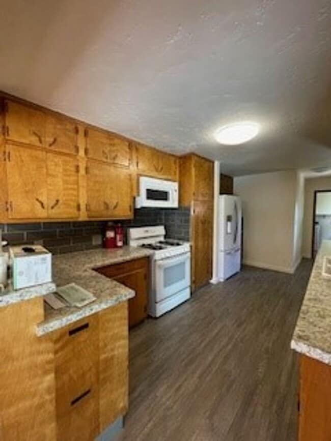 Building Photo - One of Kind 4 bedroom, 2 bath house with P...