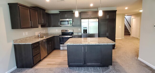 Building Photo - 686 Daphne Wy