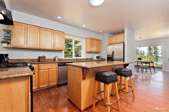 Building Photo - 31 E Peyton Pl