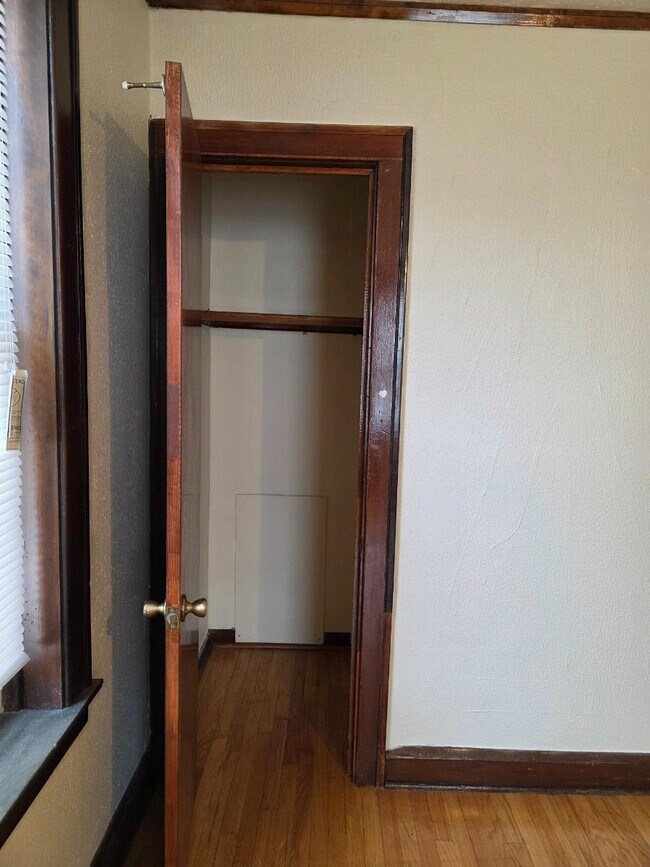 Building Photo - 1 bedroom in CHICAGO IL 60620