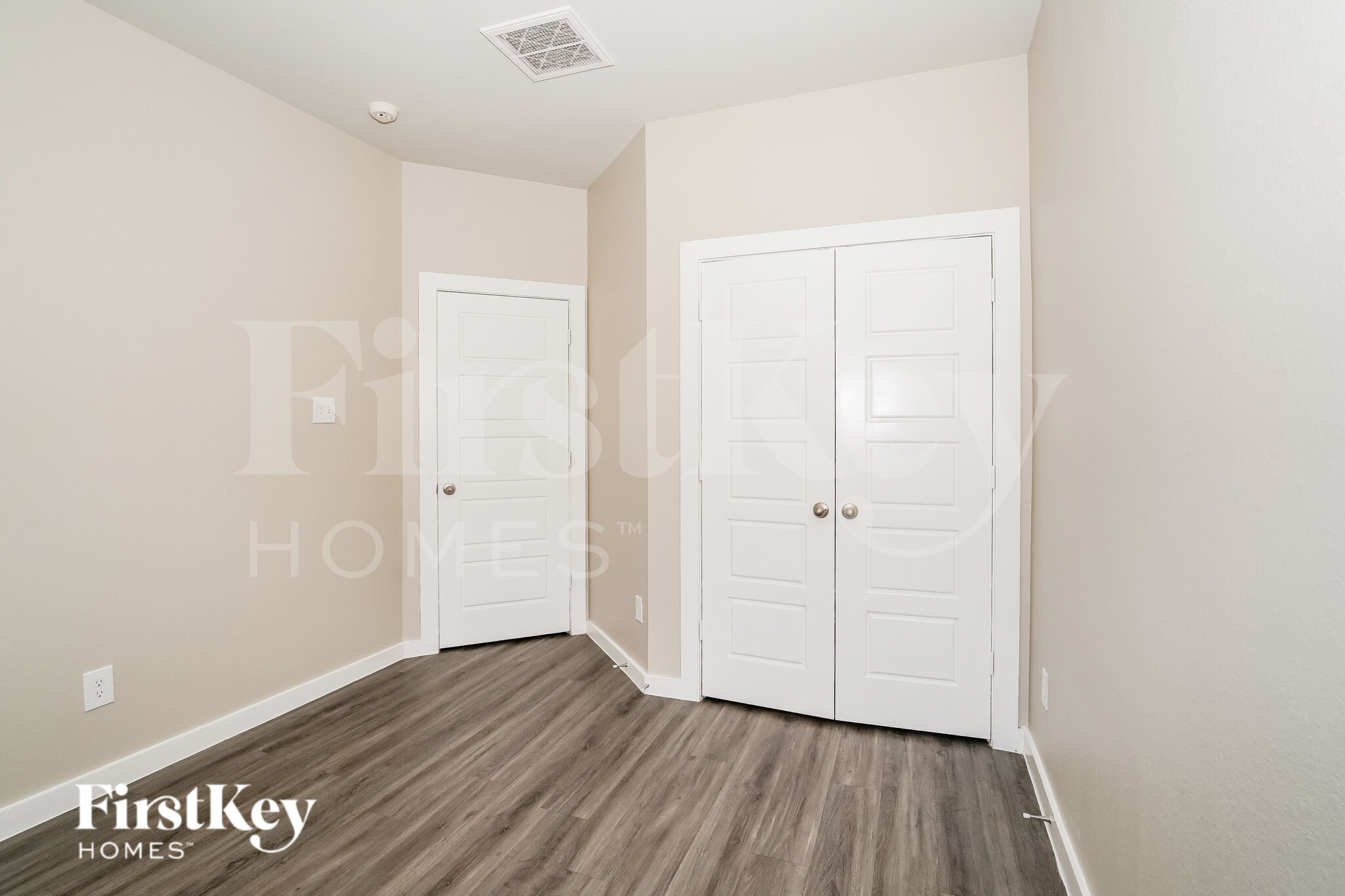 Building Photo - 309 N Centro Cir