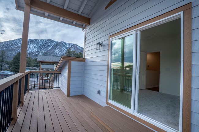 Building Photo - 5026 E Retreat Cir