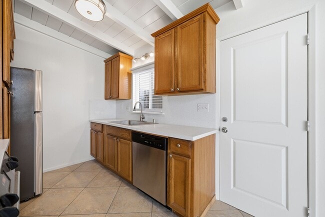 Building Photo - 4911-4911 River Ave