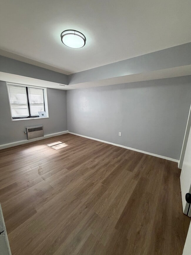 Building Photo - 56 S Munn Ave