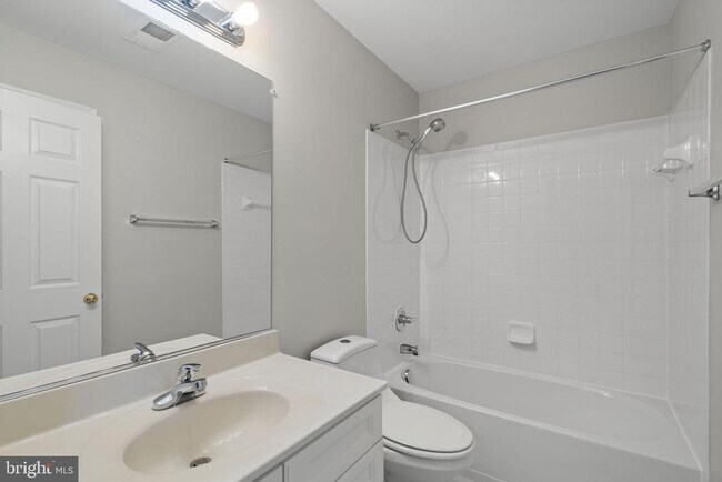 Building Photo - 1026 Longview Ln
