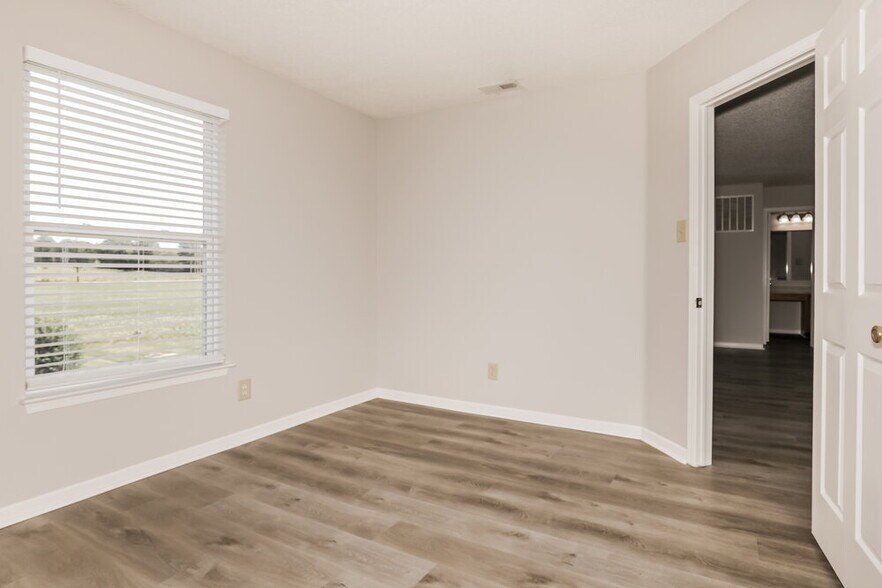Building Photo - 11351 N Creekside Dr