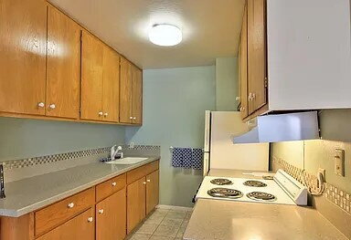 Building Photo - Charming 1-Bed San Francisco Retreat with Fireplace & Granite Finishes!