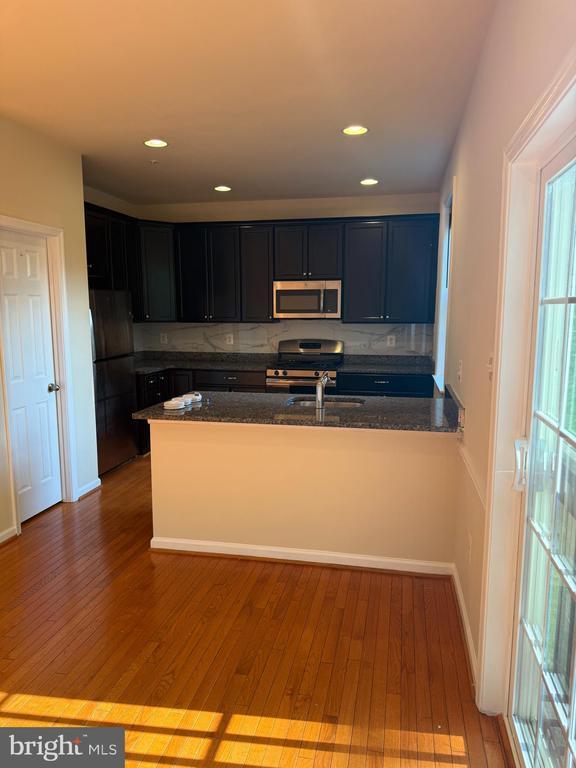 Building Photo - 6518 60th Ave