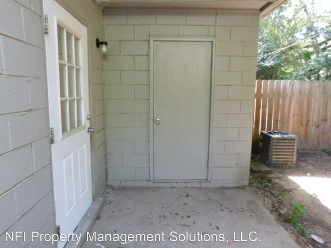 Building Photo - 3 br, 1.5 bath House - 5820 Sanders Street...