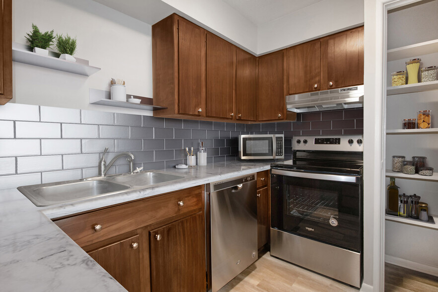 Fully Equipped Kitchen with Ample Pantry Space & Stainless Steel Appliances - Pinehill Park