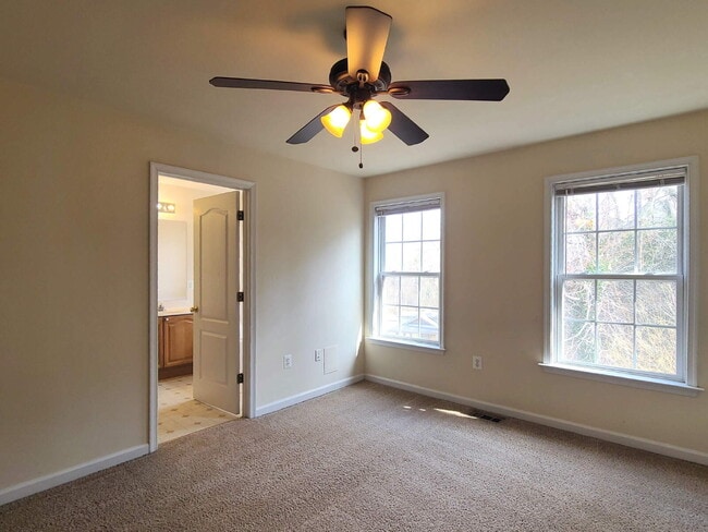 Building Photo - 3-Level Townhome with Two Primary Suites