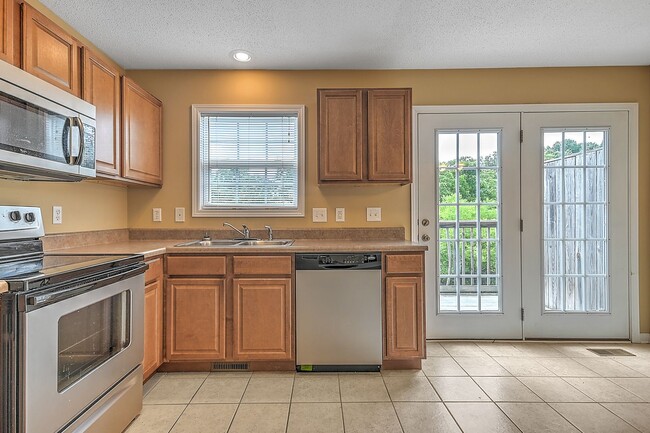 Building Photo - 132 Amanda Ln