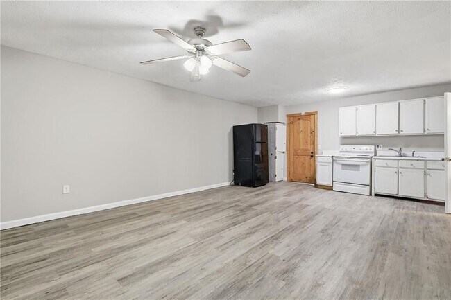 Building Photo - 212 Chandler St