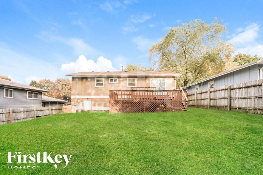 Building Photo - 0N084 Elmwood St