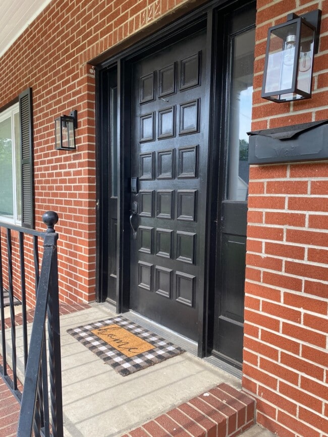 Building Photo - 322 N New Madrid St