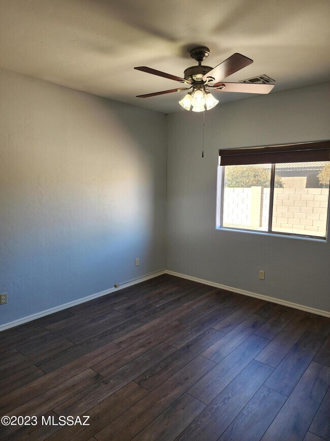 Building Photo - 5461 N Willow Thicket Way