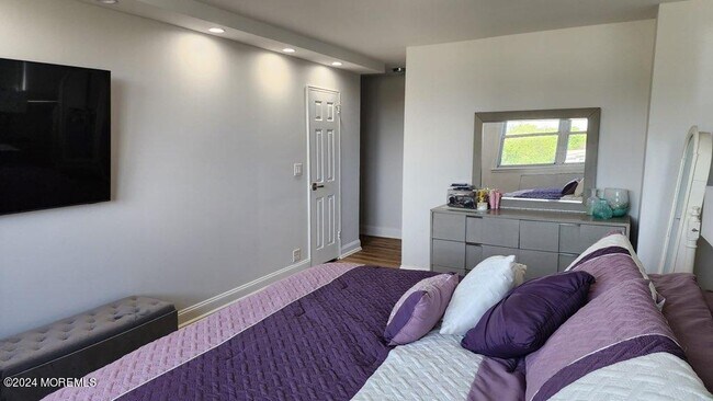 Building Photo - 675 Ocean Ave N