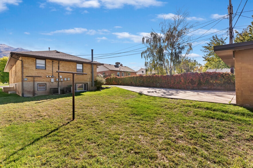 Building Photo - 3371 Quincy Ave