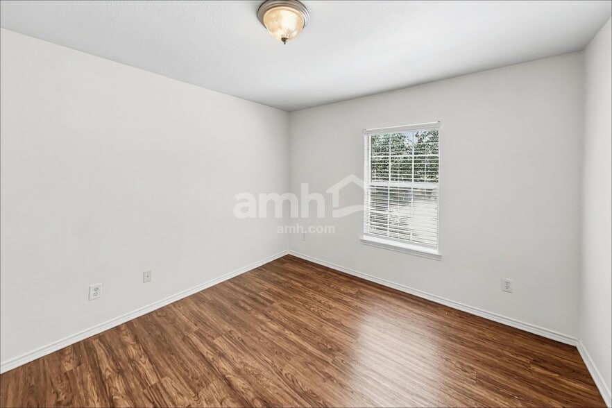 Building Photo - 11011 Pierce Valley Dr