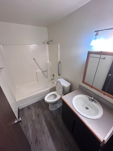 Building Photo - 435 Ranch Rd