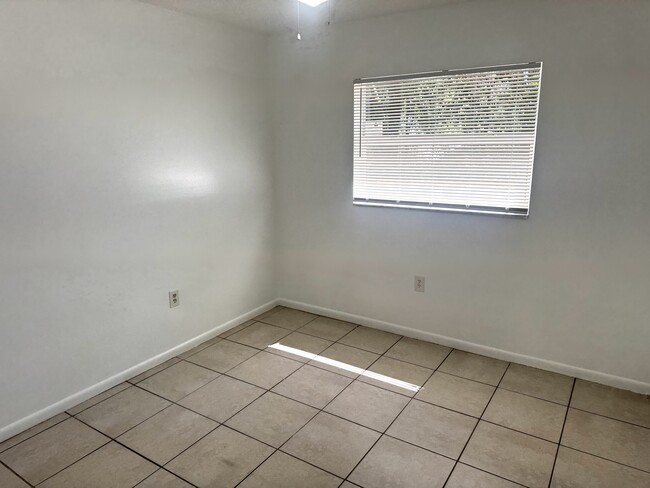 Building Photo - 8521 Chinaberry Dr