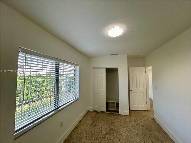 Building Photo - 2292 NW 26th St