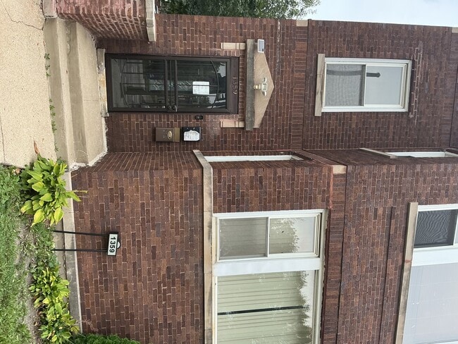 Building Photo - 1359 N Central Ave