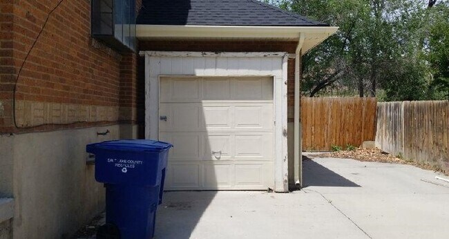 Building Photo - Beautiful Home Ready for Move-in