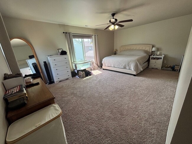Building Photo - Beautiful 4-bedroom Dupont home