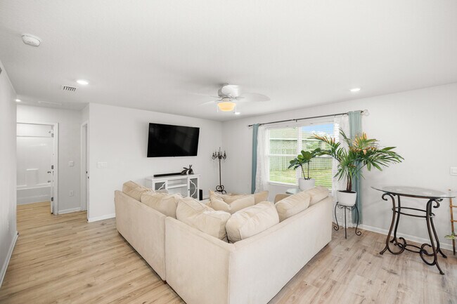 Building Photo - 1105 Valor Walk