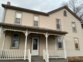 Building Photo - Charming 3-bedroom, 1-bath single-family home