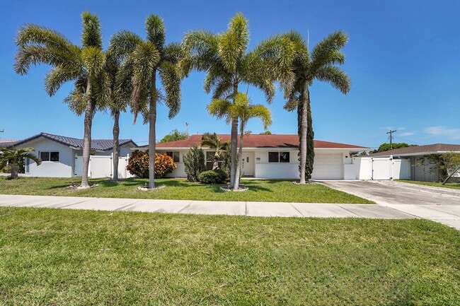 Primary Photo - 600 NW 12th Ave