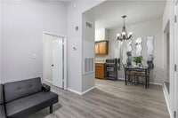 Building Photo - Furnished 1x1 North Campus Apartment on Guad