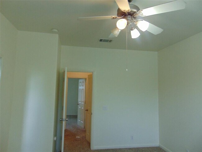 Building Photo - 2417 Allred Dr