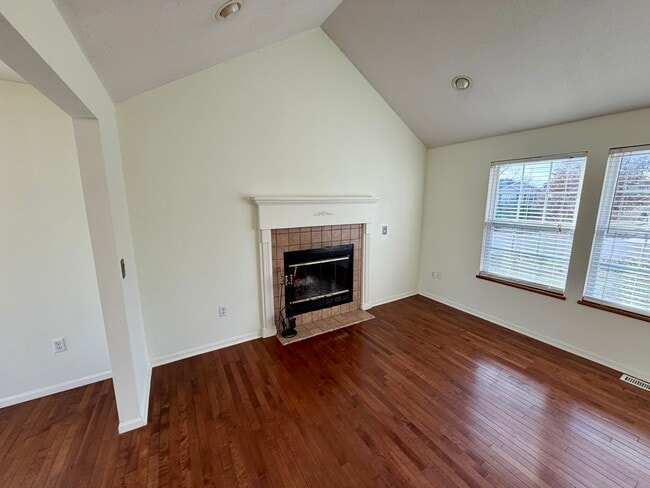 Building Photo - 571 SE 115th Rd