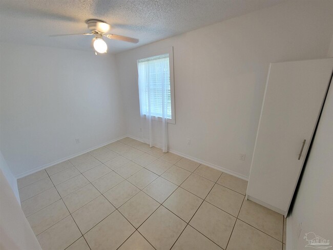 Building Photo - 712 N 49th Ave