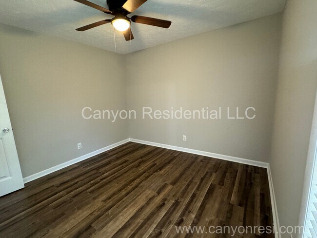 Building Photo - 7104 Old Castle Dr