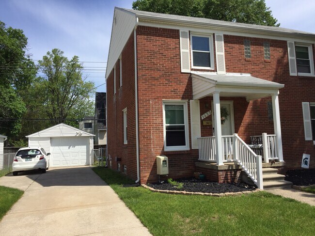 Building Photo - 1423 E 4th St