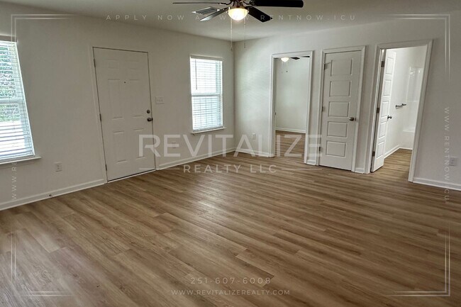 Building Photo - **OPEN HOUSE 08/17 1-3PM** 4 Bed/2 Bath Ho...