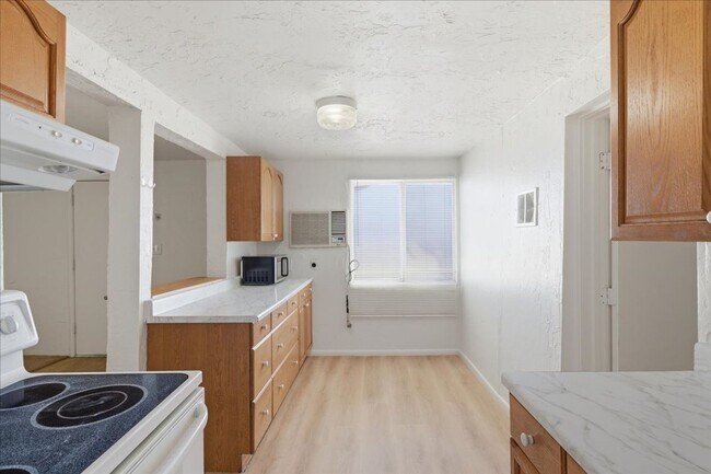 Building Photo - 241 E Elwood St